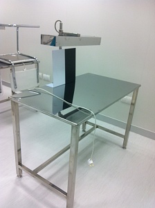 Стол лабораторный для просмотра ампул со светильником и фоновым экраном 1150*650*800 мм AISI 304 (глянец)